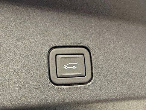 Used 2024 Cadillac Lyriq Tech image 18