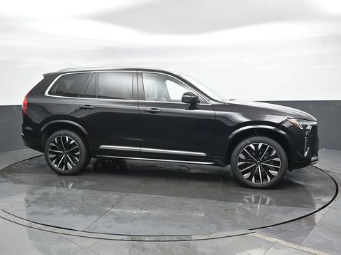 New 2026 Volvo XC90 B6 Plus w/ Protection Package image 3