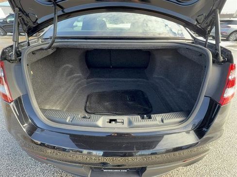 Used 2017 Ford Taurus SEL w/ Equipment Group 201A image 4