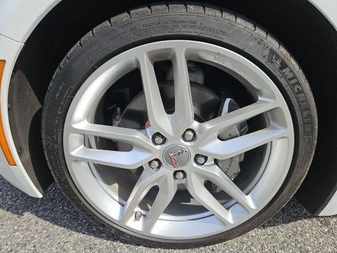 Used 2019 Chevrolet Corvette Stingray Coupe w/ 1LT RWD image 31