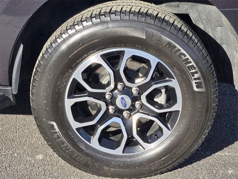 Used 2023 Ford Expedition XLT image 8