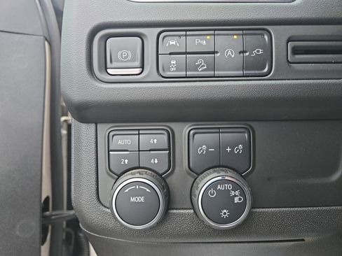 Used 2022 Chevrolet Tahoe Z71 image 30