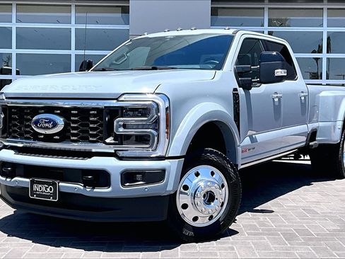 Used 2025 Ford F450 Platinum w/ FX4 Off-Road Package AWD/4WD image 1