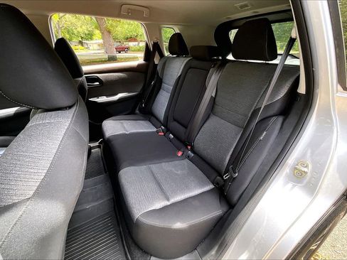 Used 2021 Nissan Rogue SV FWD image 19