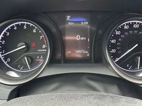 Used 2021 Toyota Camry SE FWD image 6