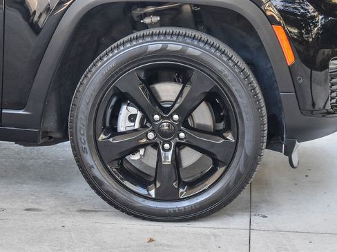 Used 2023 Jeep Grand Cherokee L Limited w/ Luxury Tech Group II RWD image 22