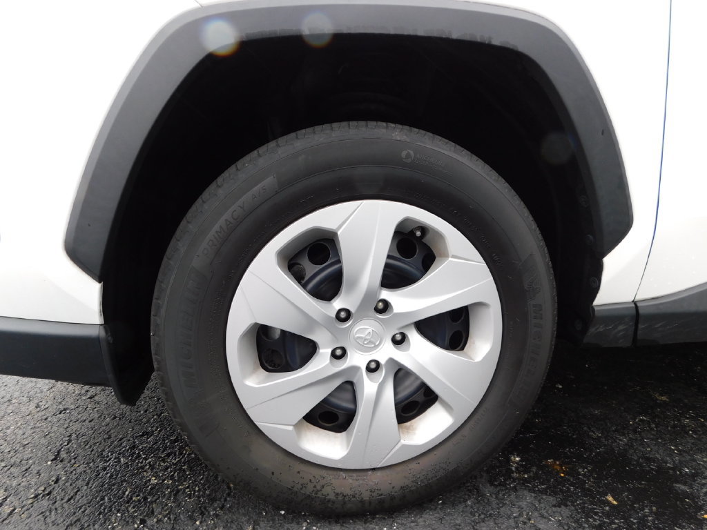 Used 2024 Toyota RAV4 LE AWD/4WD image 10