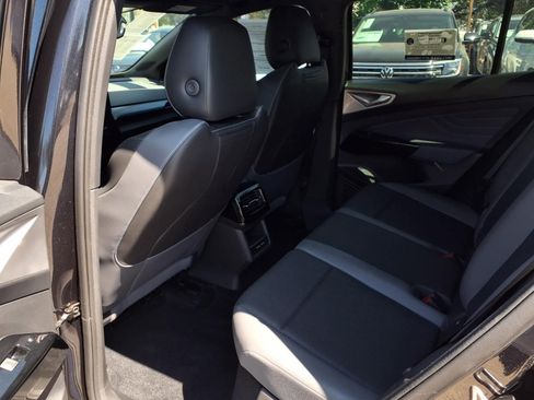 Certified 2023 Volkswagen ID.4 Pro S image 3