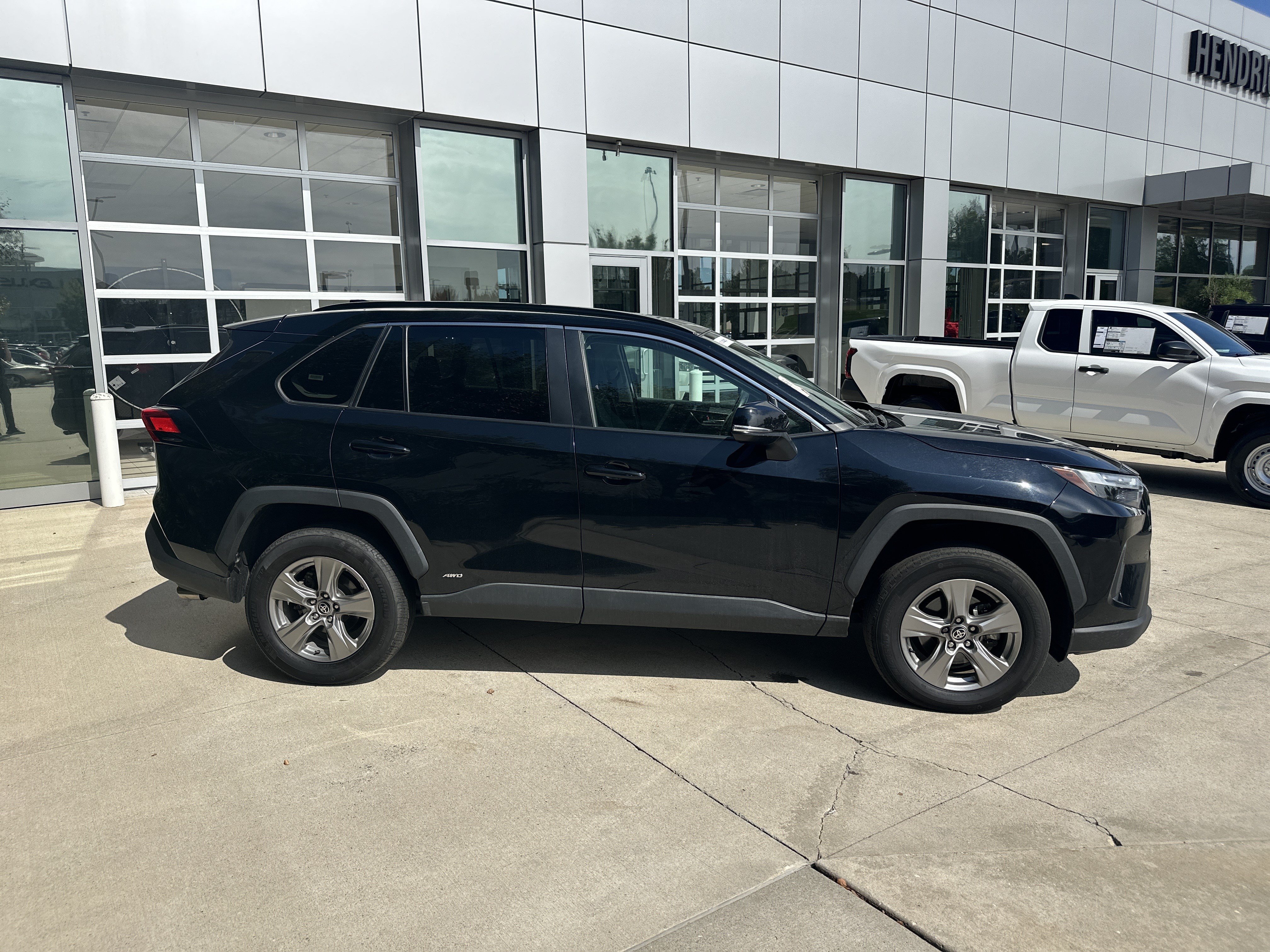 Used 2025 Toyota RAV4 XLE AWD/4WD image 10