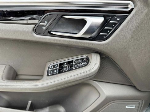 Used 2019 Porsche Macan image 18