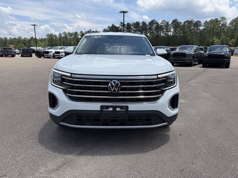 Used 2025 Volkswagen Atlas SE AWD/4WD image 2