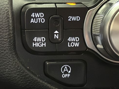 Used 2021 RAM 1500 Laramie AWD/4WD image 31