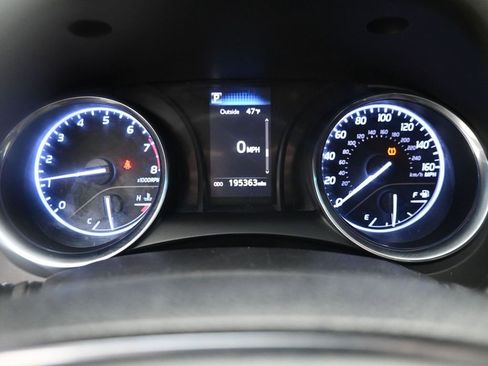 Used 2018 Toyota Camry SE image 18