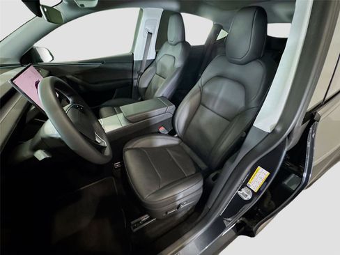 Used 2026 Tesla Model Y 2WD image 2