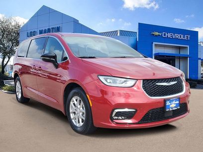 Used 2026 Chrysler Pacifica Select