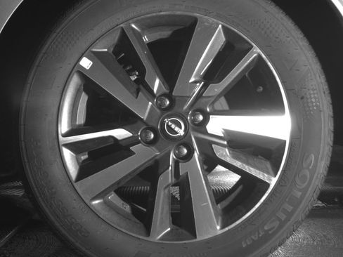 Used 2025 Nissan Versa SV FWD image 14