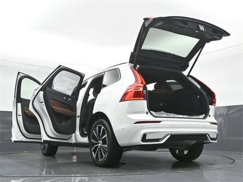 Used 2025 Volvo XC60 B5 Plus w/ Climate Package image 54