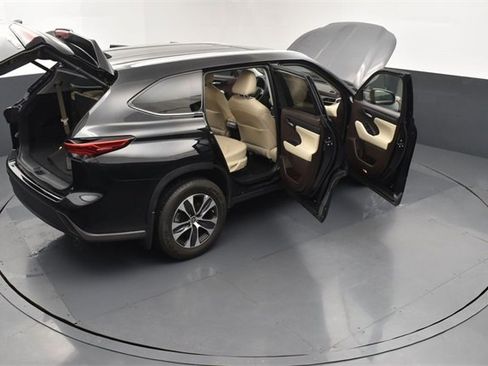 Used 2022 Toyota Highlander XLE image 31