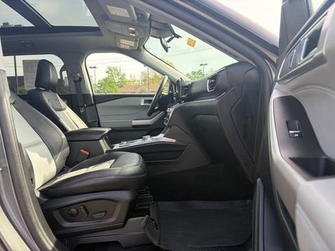 Used 2023 Ford Explorer XLT w/ Equipment Group 202A image 12