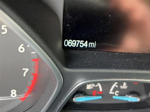 Used 2017 Ford Escape Titanium FWD image 2