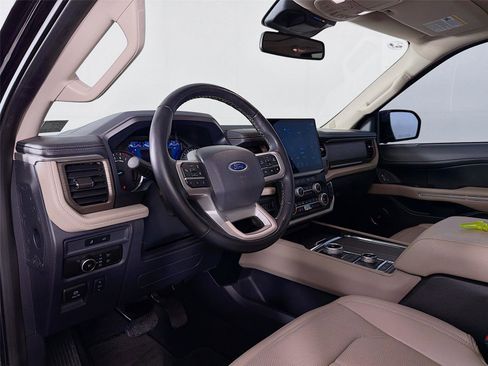 Used 2024 Ford Expedition Limited image 9