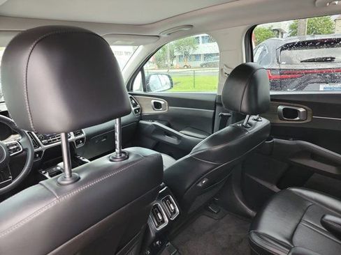 Used 2023 Kia Sorento EX w/ Panoramic Sunroof Package FWD image 13