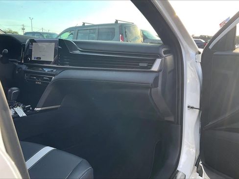 Used 2026 Toyota Camry SE w/ Convenience Package FWD image 18