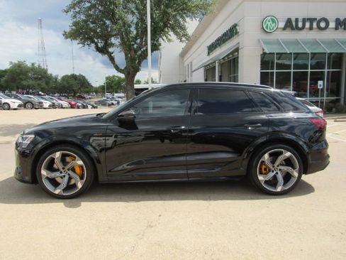 Used 2022 Audi e-tron S Prestige w/ Prestige Package image 14