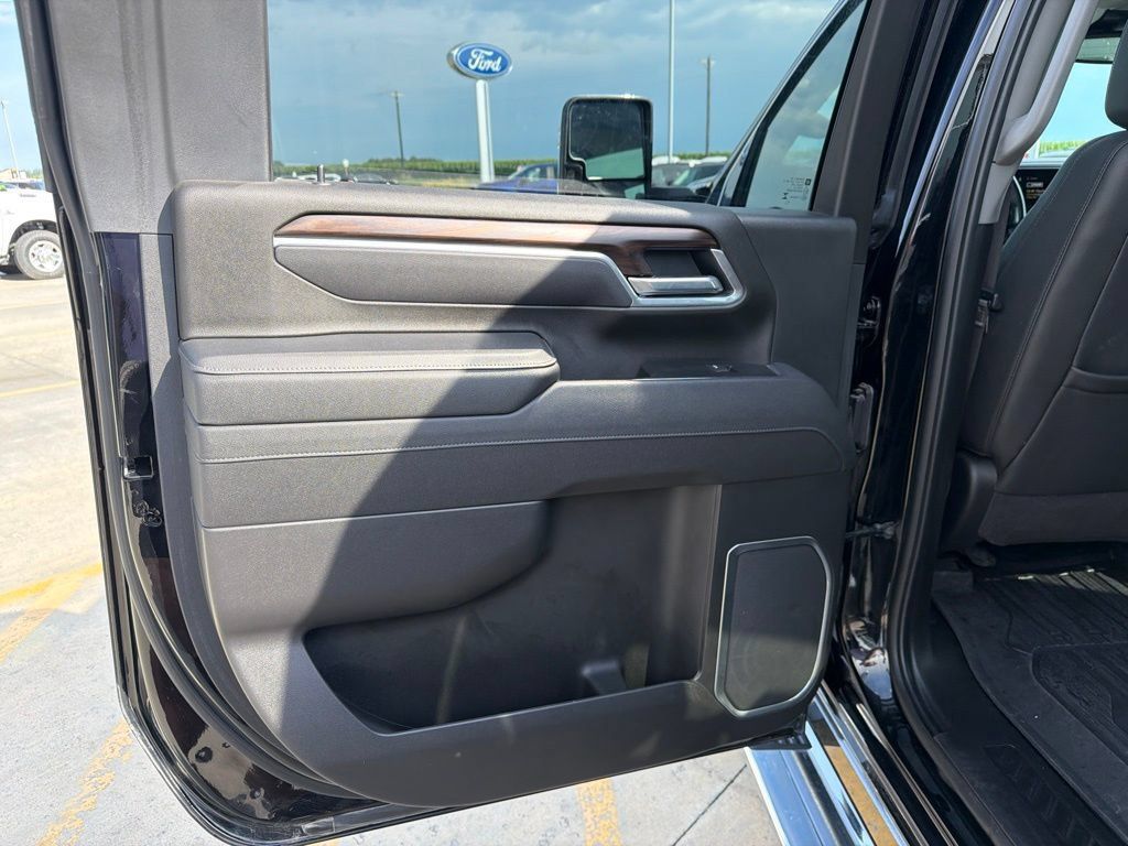 Used 2025 GMC Sierra 2500 SLT AWD/4WD image 24