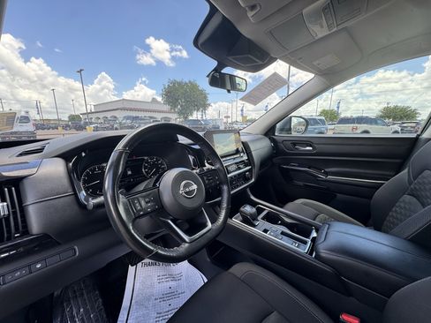 Used 2022 Nissan Pathfinder SV FWD image 23