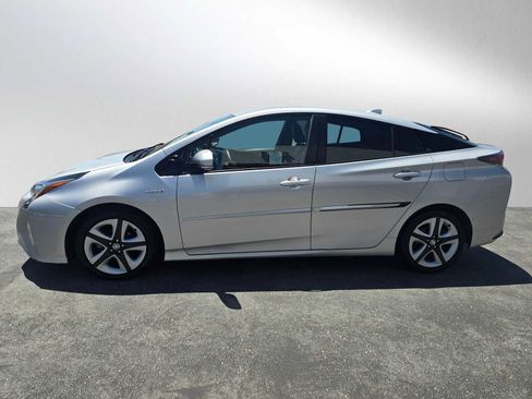 Used 2017 Toyota Prius Four Touring w/ Premium Convenience Package FWD image 6