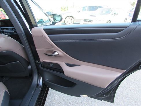 Used 2025 Lexus ES 300h w/ Premium Package image 26