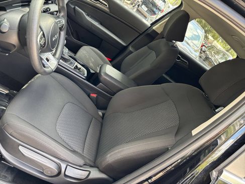 Used 2025 Kia Sportage LX FWD image 34