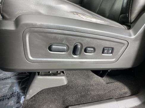 Used 2014 Lincoln Navigator 4WD image 16
