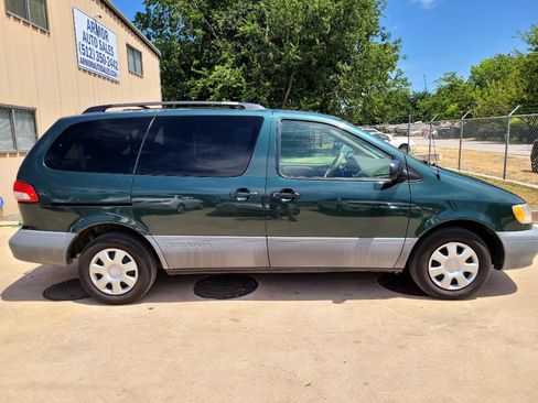 Used 2003 Toyota Sienna CE FWD image 2