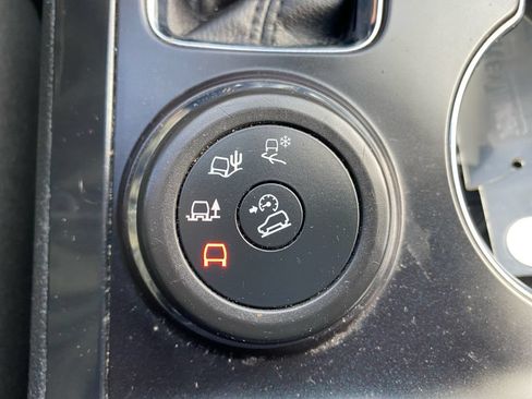 Used 2019 Ford Explorer XLT w/ Equipment Group 202A AWD/4WD image 35