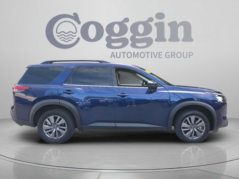 Used 2025 Nissan Pathfinder SV FWD image 6