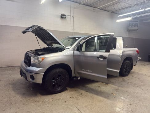 Used 2010 Toyota Tundra 4x4 Double Cab image 8