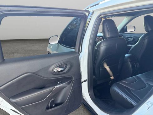 Used 2019 Jeep Cherokee Limited AWD/4WD image 14