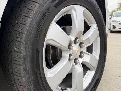 Used 2017 Chevrolet Traverse LT w/ Style and Technology Package AWD/4WD image 9