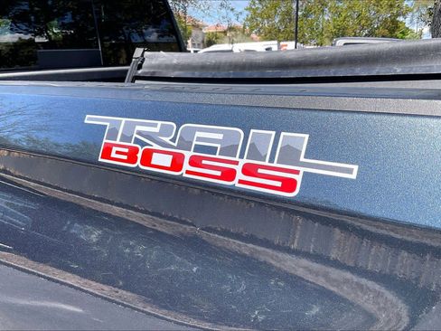 Used 2021 Chevrolet Silverado 1500 LT Trail Boss w/ Convenience Package II image 9