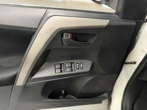 Used 2016 Toyota RAV4 LE AWD/4WD image 26