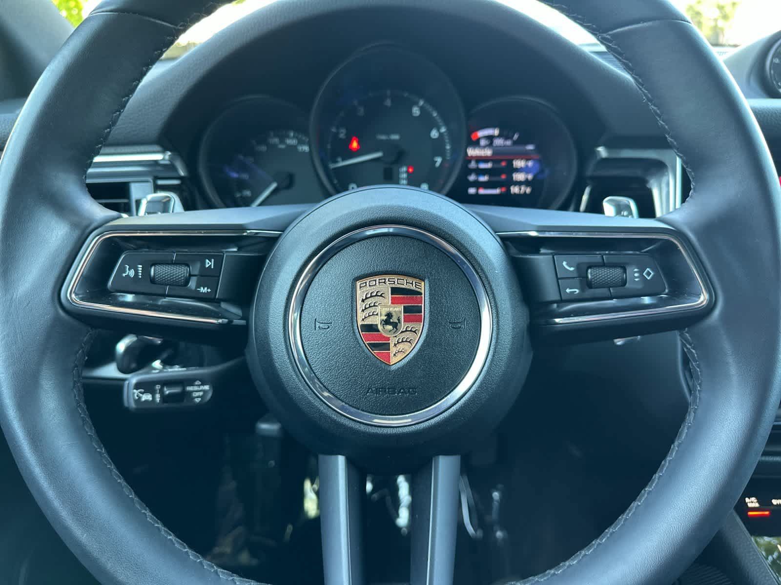 Certified 2025 Porsche Macan AWD/4WD image 25