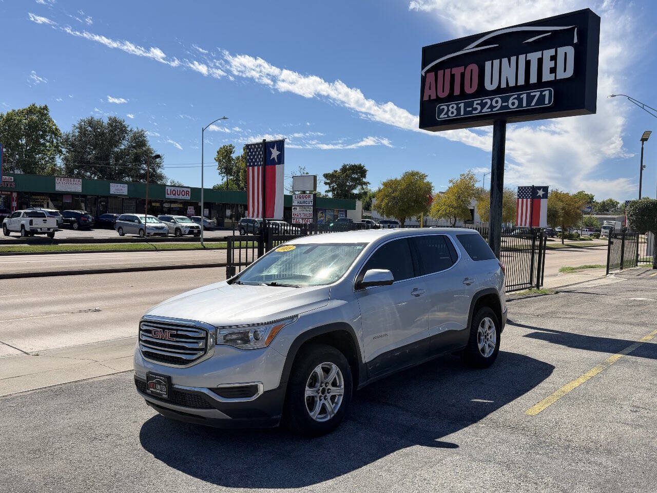 Used 2018 GMC Acadia SLE w/ LPO, Floor Liner Package FWD image 1