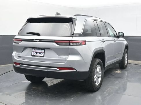 Used 2025 Jeep Grand Cherokee Laredo AWD/4WD image 6