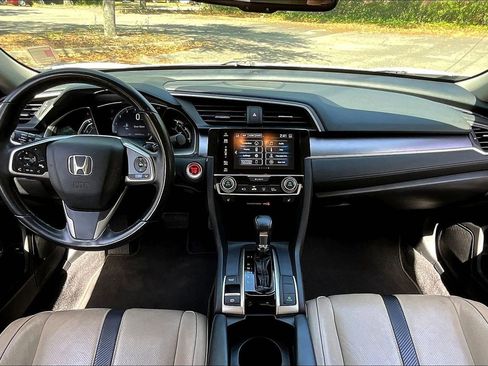 Used 2017 Honda Civic Touring image 7