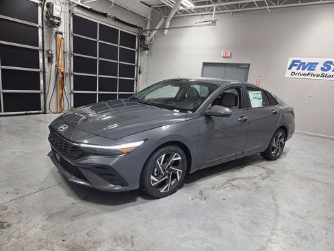 New 2026 Hyundai Elantra Limited FWD image 3