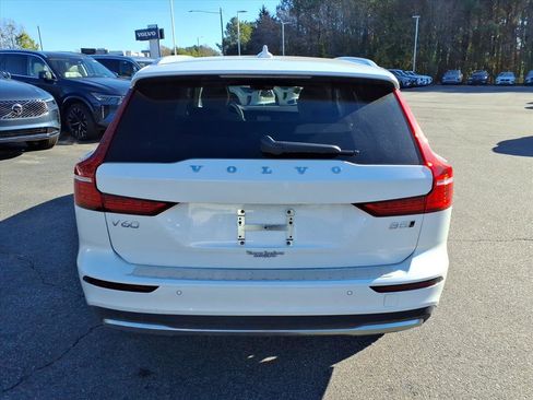 Certified 2026 Volvo V60 B5 Cross Country Ultra w/ Protection Package Premier image 4