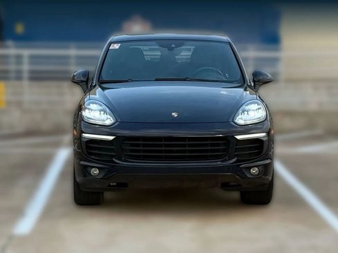 Used 2016 Porsche Cayenne AWD/4WD image 2