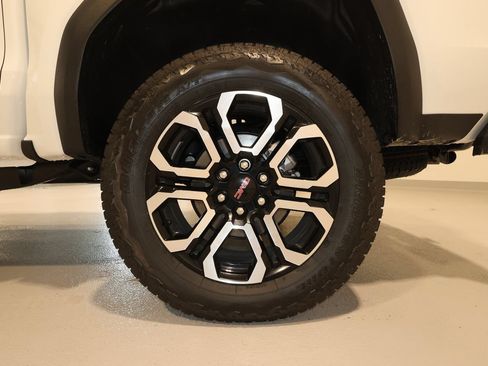 Used 2026 GMC Canyon AT4 w/ Technology Plus Package AWD/4WD image 34